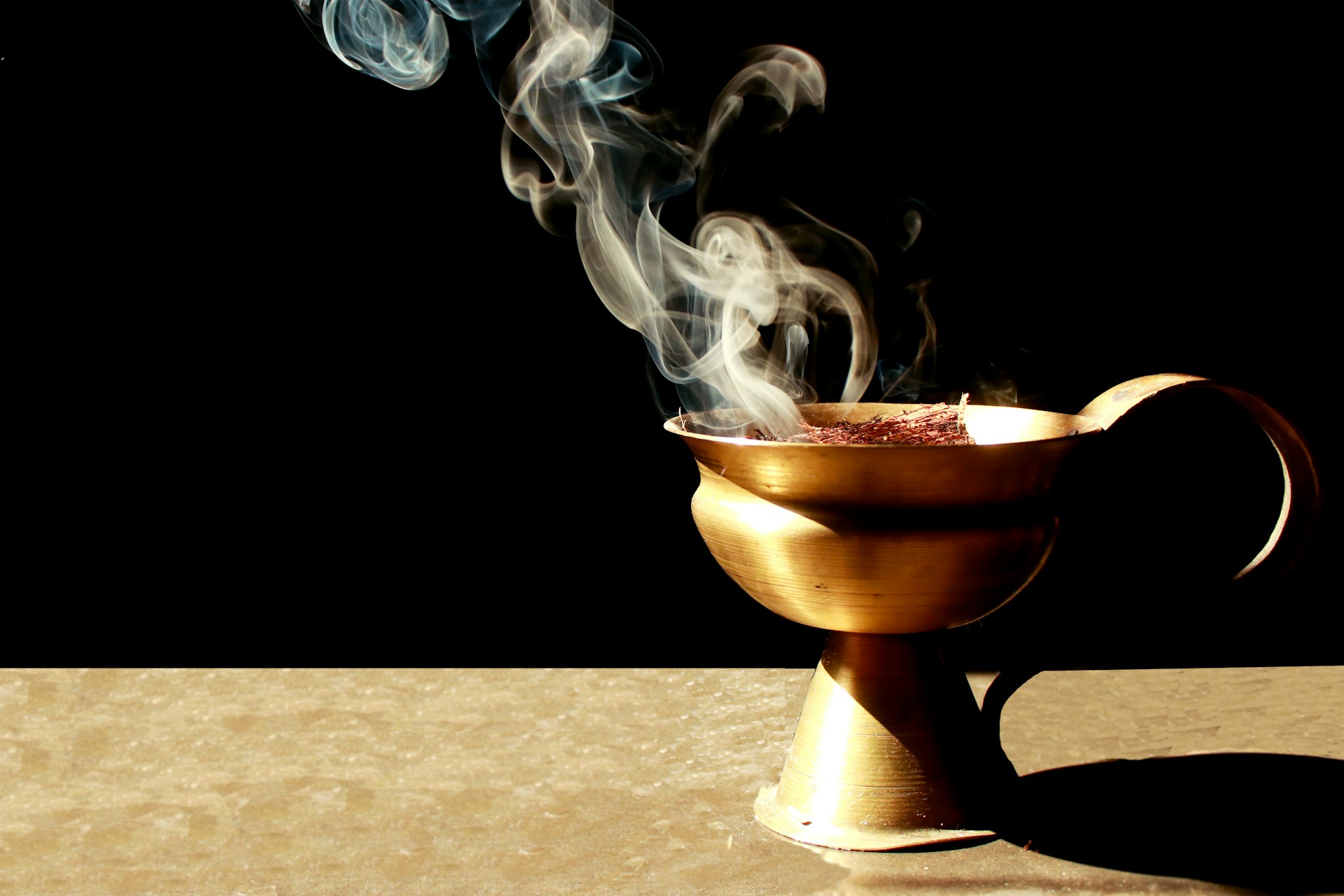 The Art of Herbal Incense: Creating Aromatic Blends
